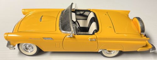 1957 Ford Thunderbird Road Signature 1/18 Scale Diecast 92068/92368 (USED)
